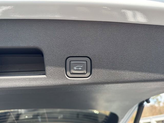 New 2026 Chevrolet Traverse High Country w/ LPO, Floor Liner Package FWD image 16
