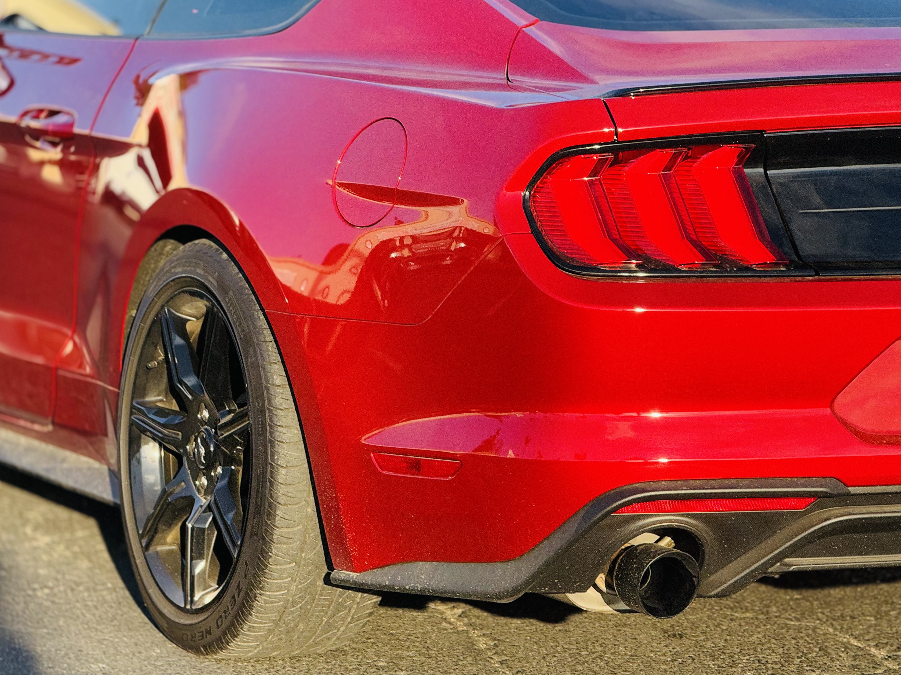 Used 2020 Ford Mustang Coupe w/ Black Accent Package RWD image 11