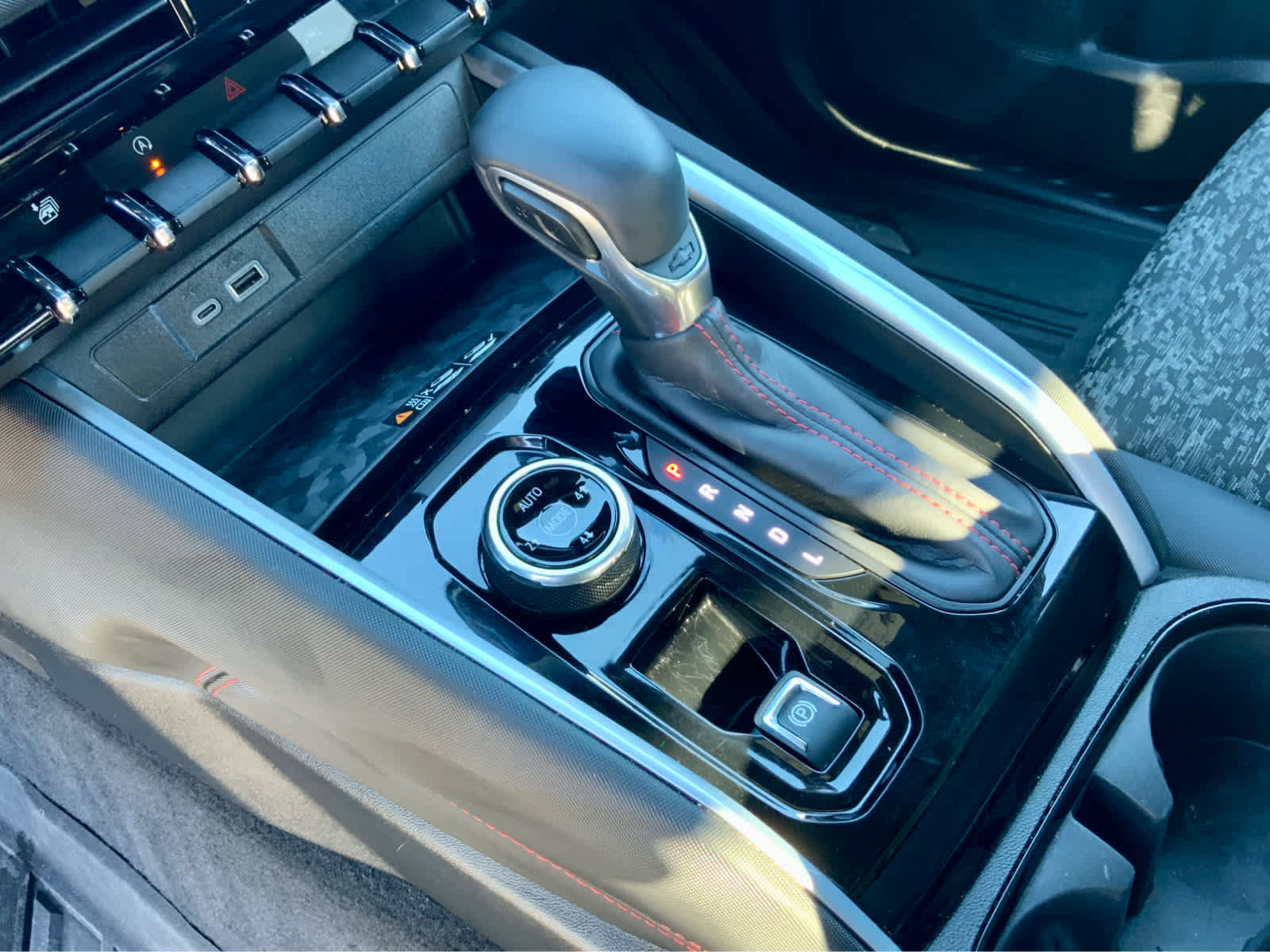 Used 2024 Chevrolet Colorado Z71 w/ Z71 Convenience Package 2 image 49