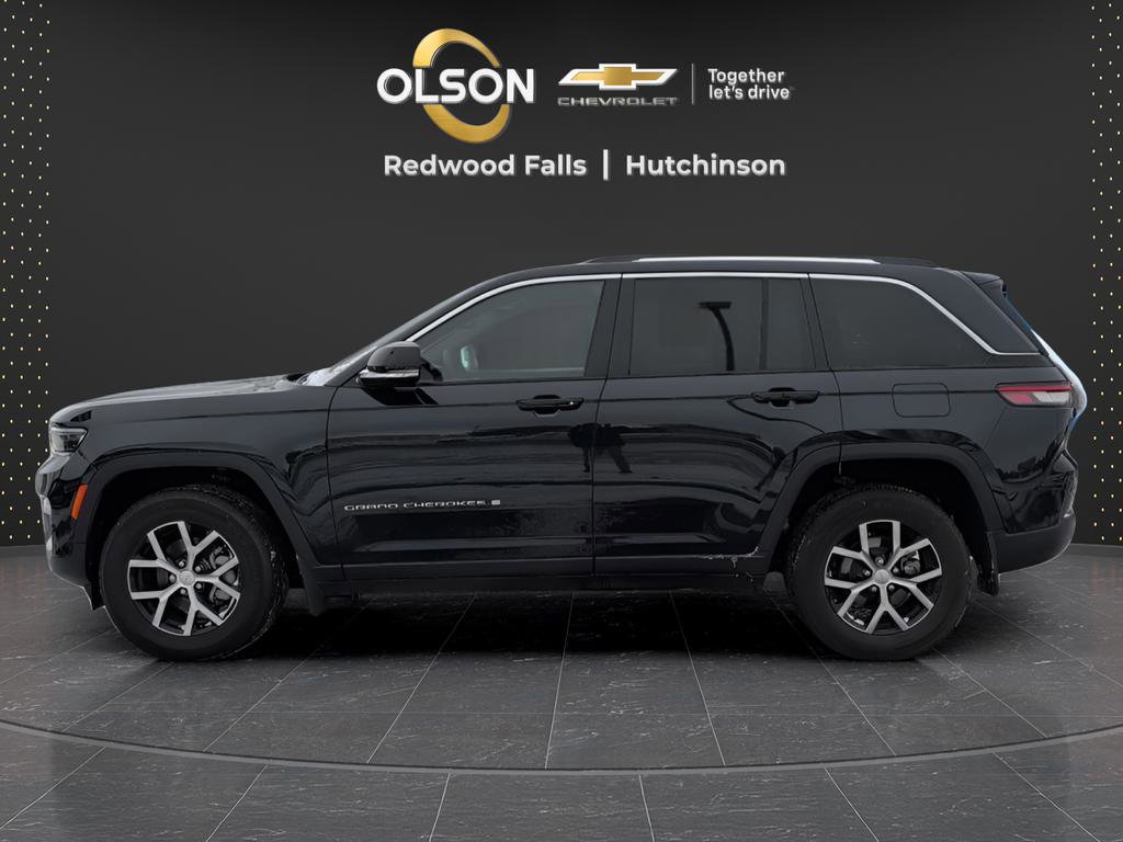 Used 2023 Jeep Grand Cherokee Limited image 2