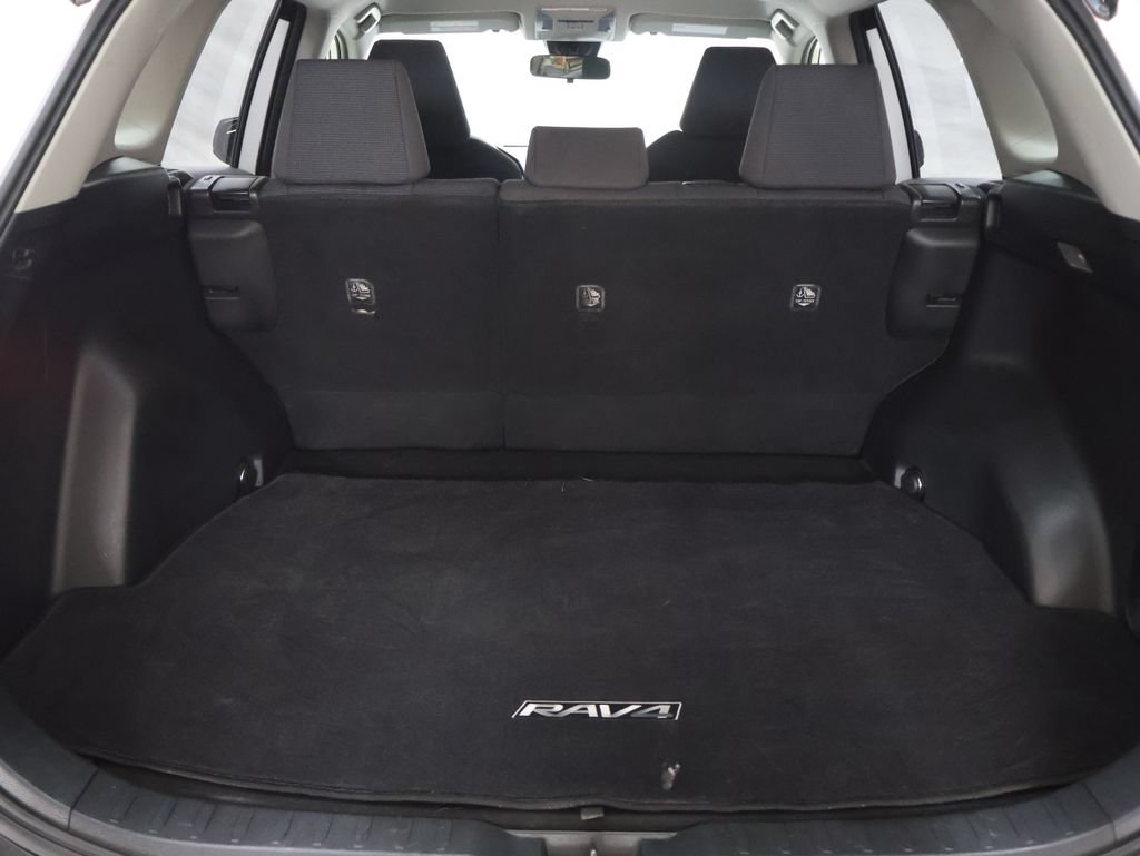 Used 2019 Toyota RAV4 LE FWD image 13