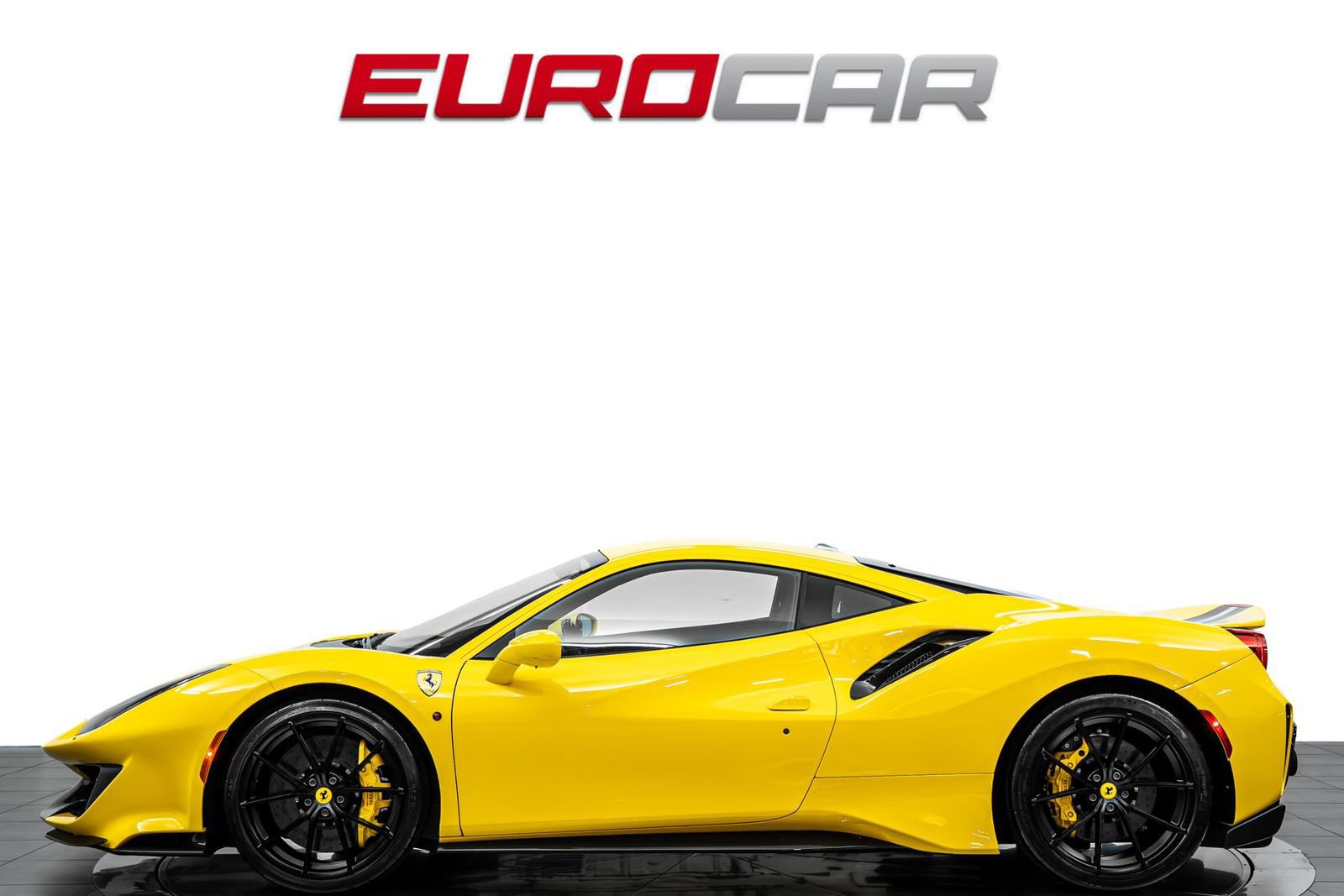 Used 2020 Ferrari 488 Pista Coupe RWD image 2