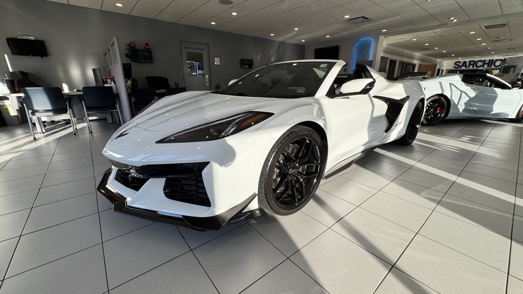 Used 2025 Chevrolet Corvette Z06 image 4