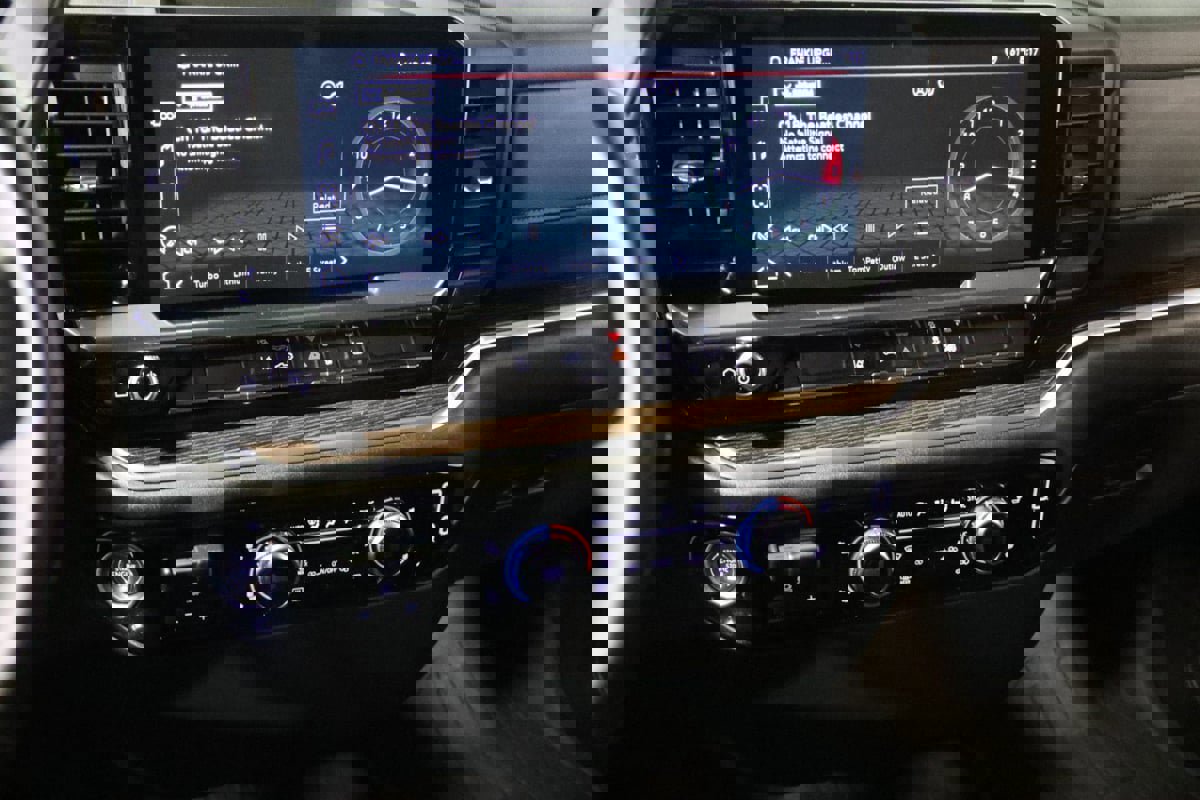 Used 2025 GMC Sierra 2500 SLE w/ SLE Convenience Package image 47