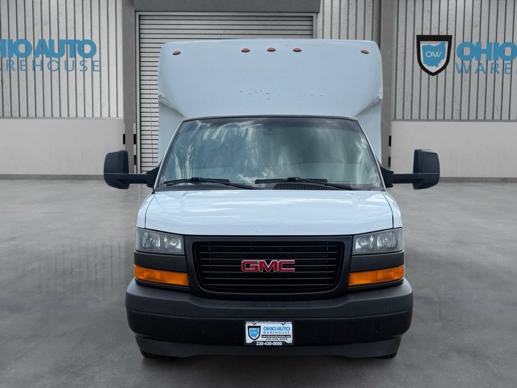 Used 2018 GMC Savana 3500 w/ Driver Convenience Package RWD image 2