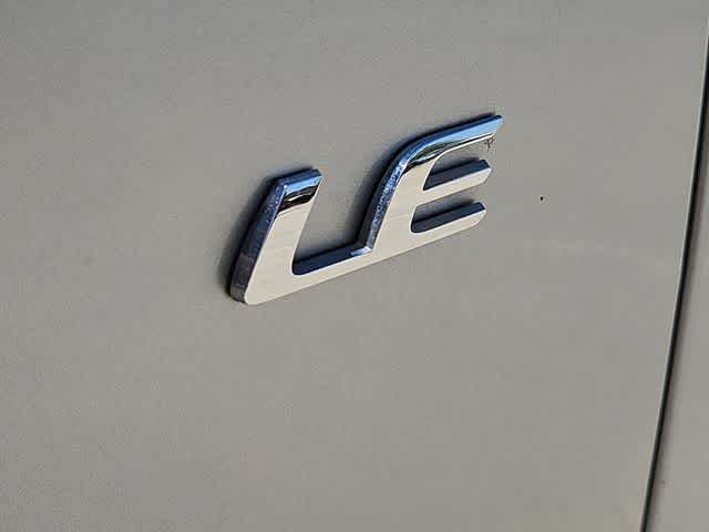 Used 2025 Toyota Corolla Cross LE FWD image 11