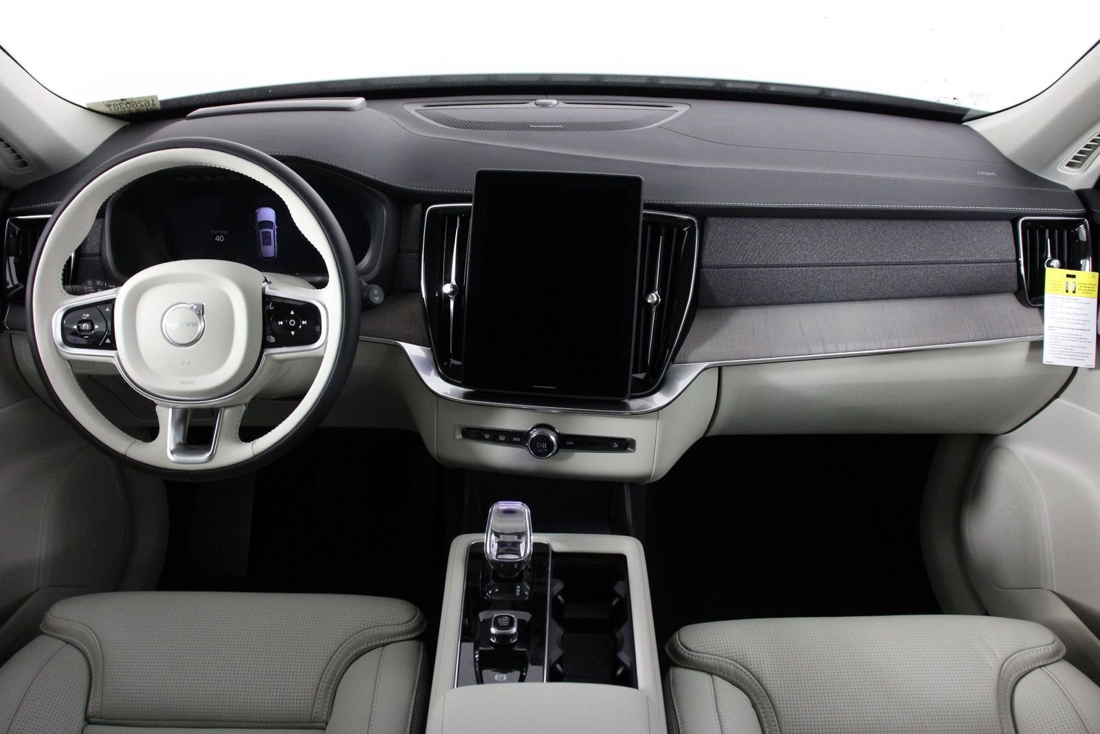 New 2026 Volvo XC90 B6 Ultra w/ Protection Package image 5