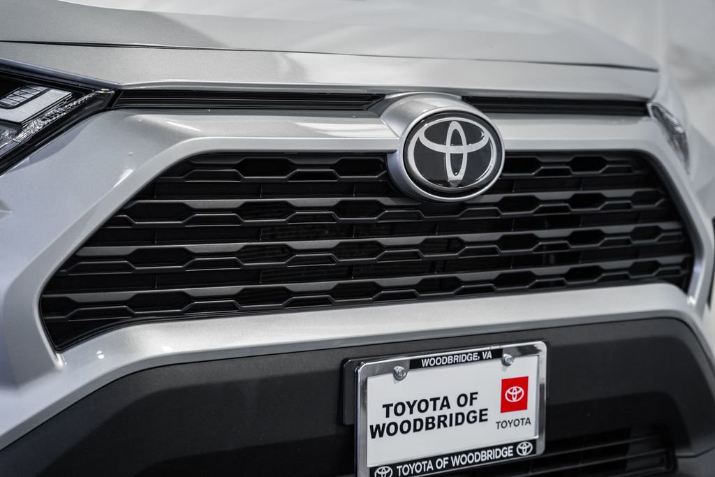 Used 2024 Toyota RAV4 LE image 9