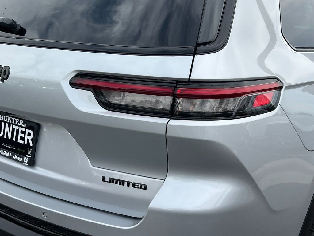 New 2025 Jeep Grand Cherokee L Limited w/ Black Appearance Package image 18