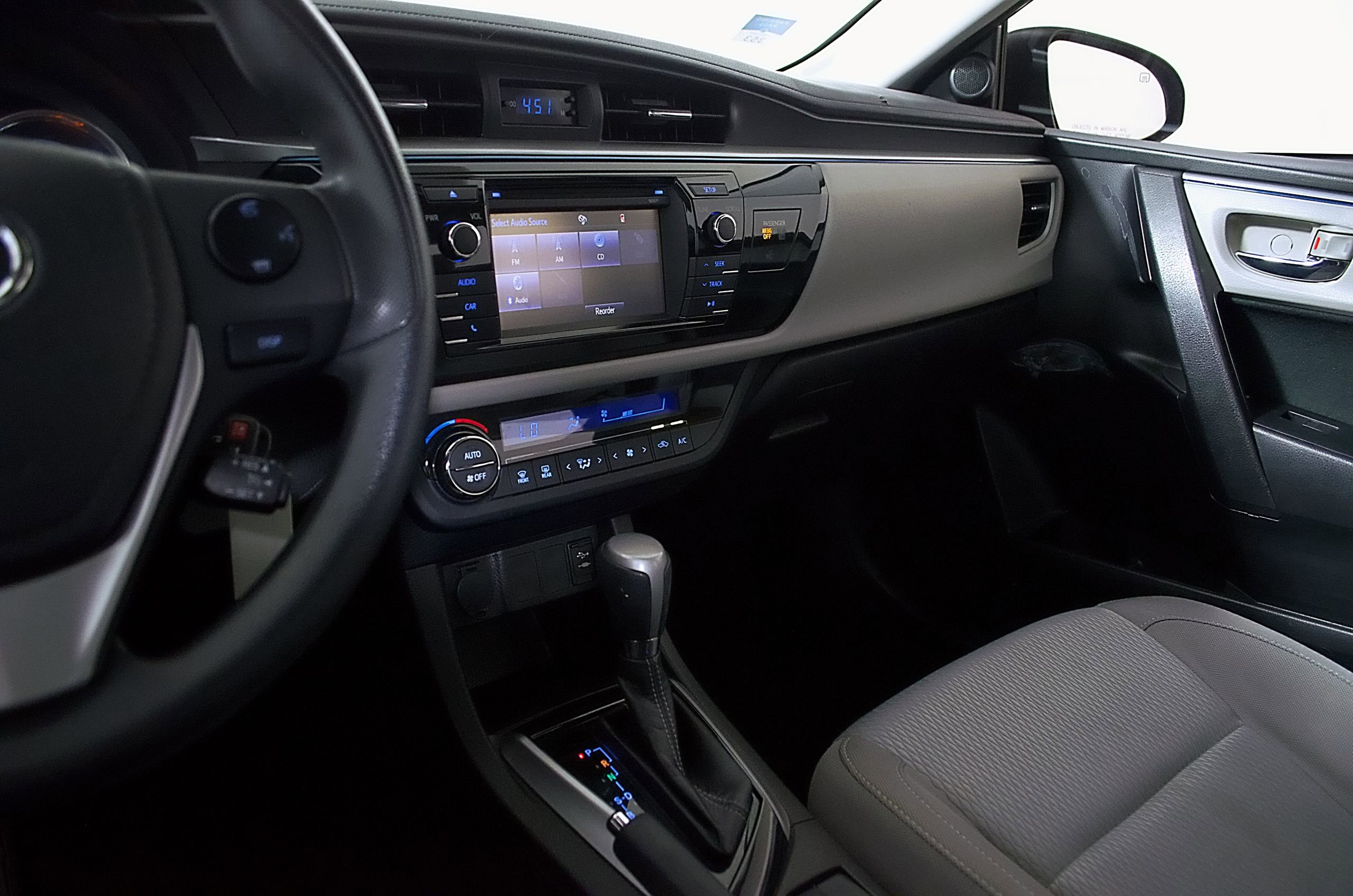 Used 2016 Toyota Corolla LE FWD image 29