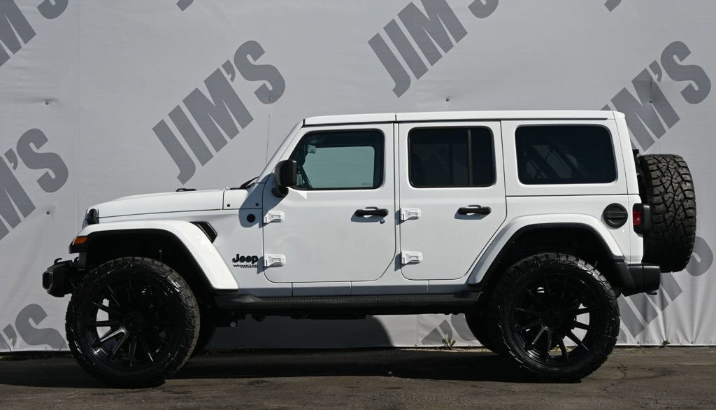 Used 2022 Jeep Wrangler Unlimited Sahara AWD/4WD image 8