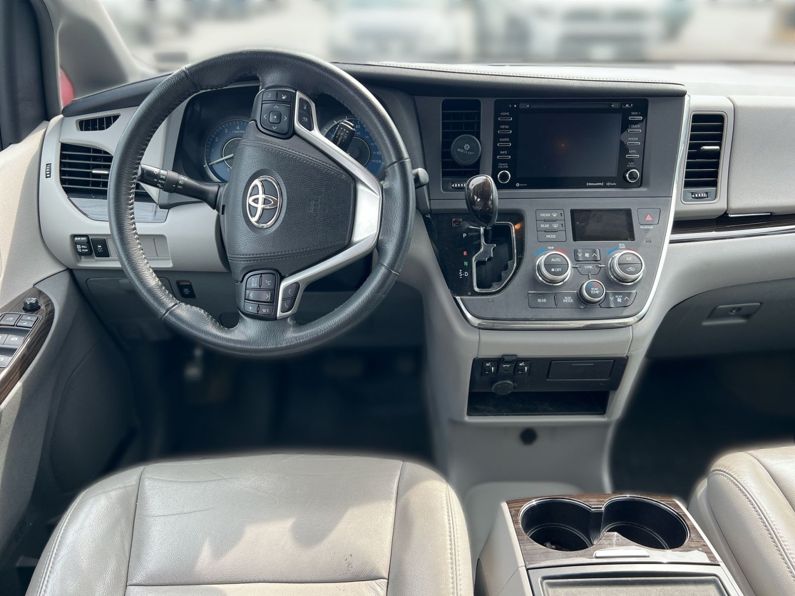 Used 2018 Toyota Sienna XLE FWD image 19