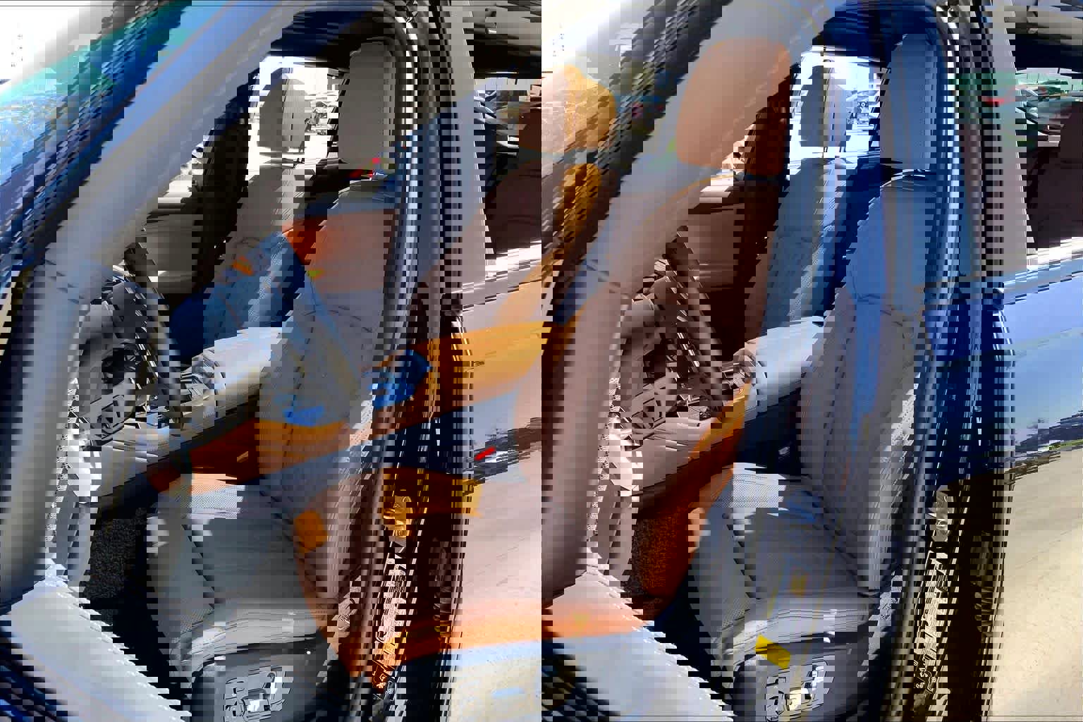 Certified 2023 BMW X6 M50i w/ Executive Package image 7