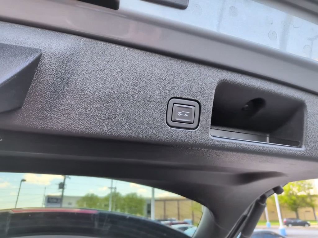 Used 2024 Chevrolet Equinox EV RS FWD image 17