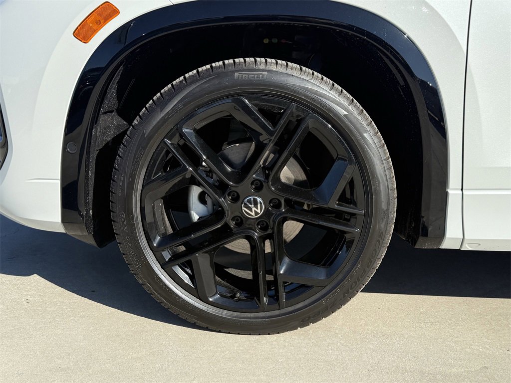 New 2026 Volkswagen Tiguan SE R-Line image 9