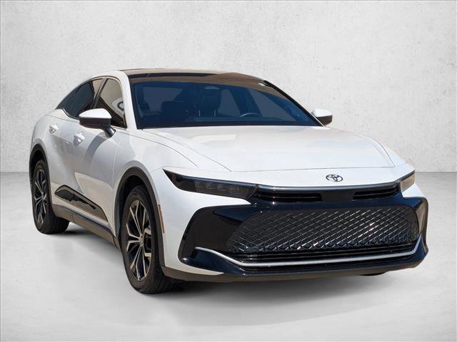 Used 2023 Toyota Crown Limited image 3