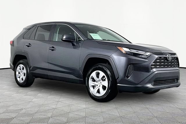 Used 2024 Toyota RAV4 LE AWD/4WD image 3