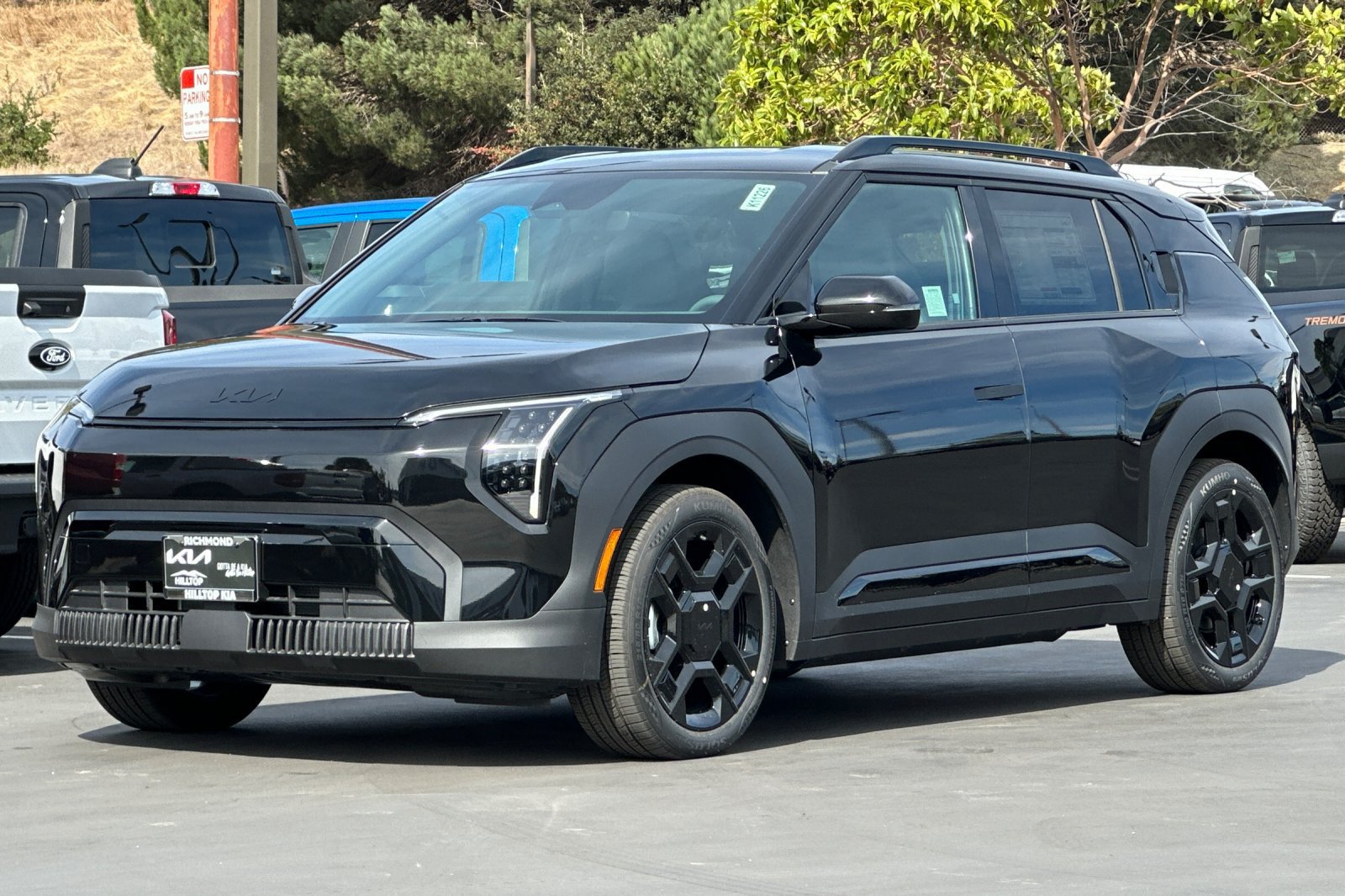 New 2027 Kia EV3 Wind FWD image 8