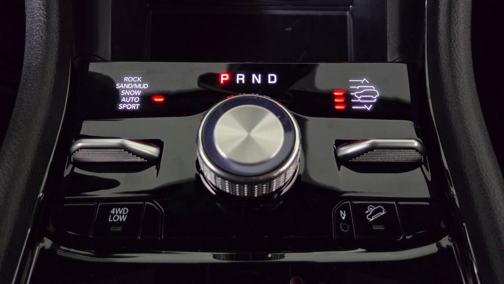 New 2025 Jeep Grand Cherokee Overland w/ Luxury Tech Group IV image 28