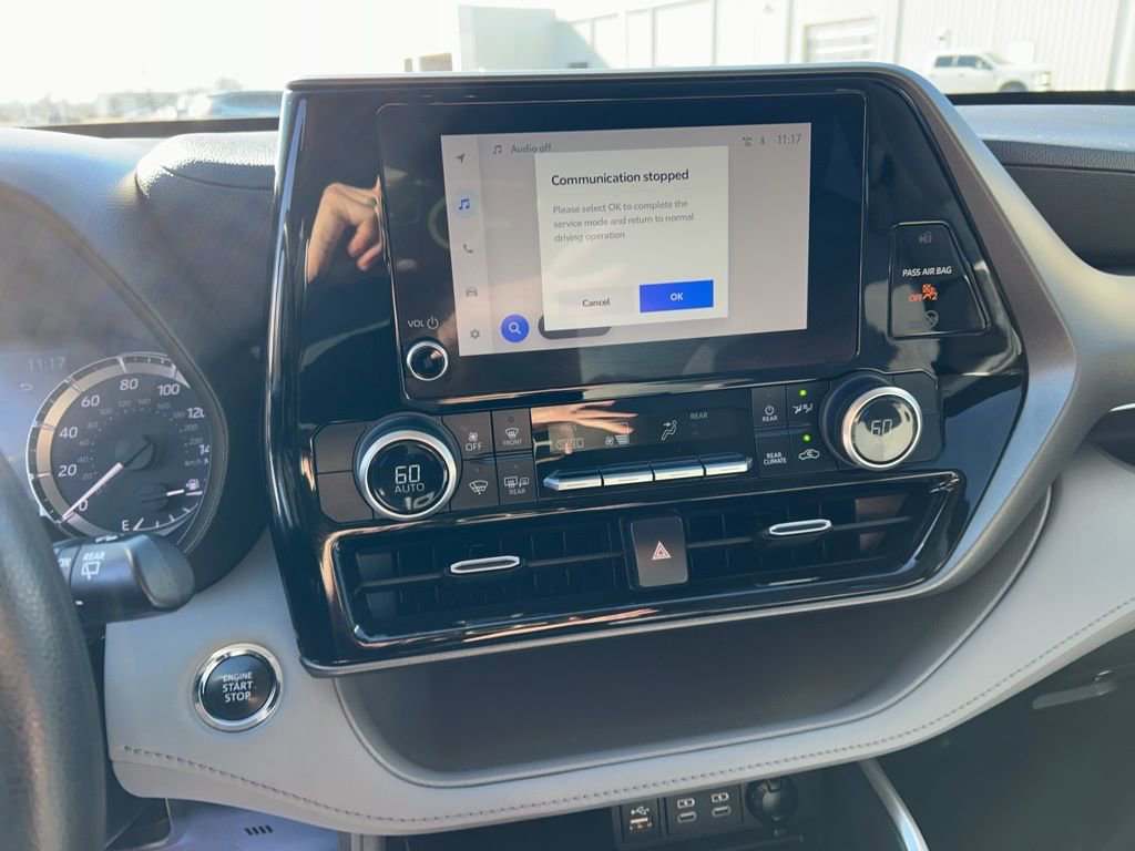 Used 2023 Toyota Highlander L image 16