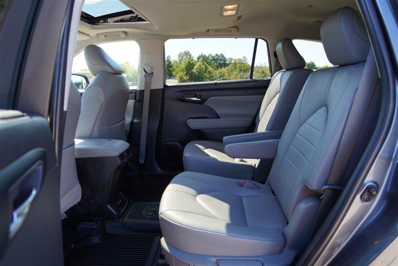 Used 2020 Toyota Highlander XLE AWD/4WD image 75