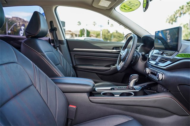 Used 2023 Nissan Altima 2.5 SR w/ SR Premium Package image 17