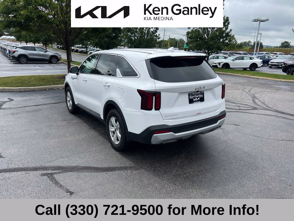 Certified 2026 Kia Sorento LX FWD image 15