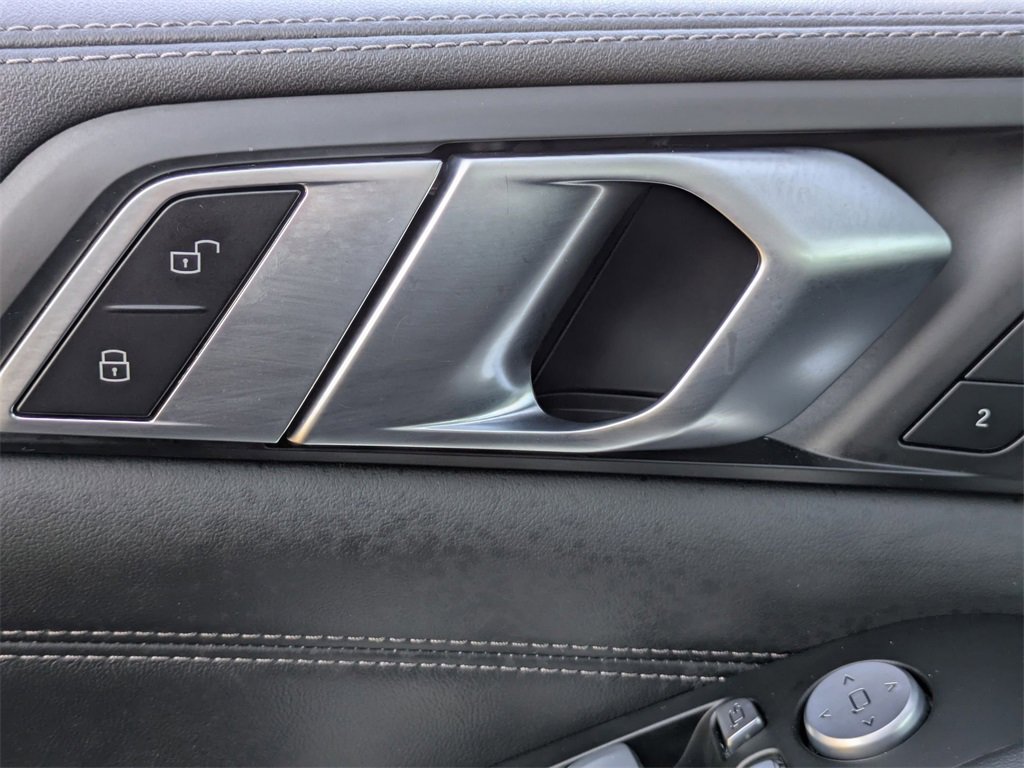 Used 2023 BMW X7 xDrive40i image 11