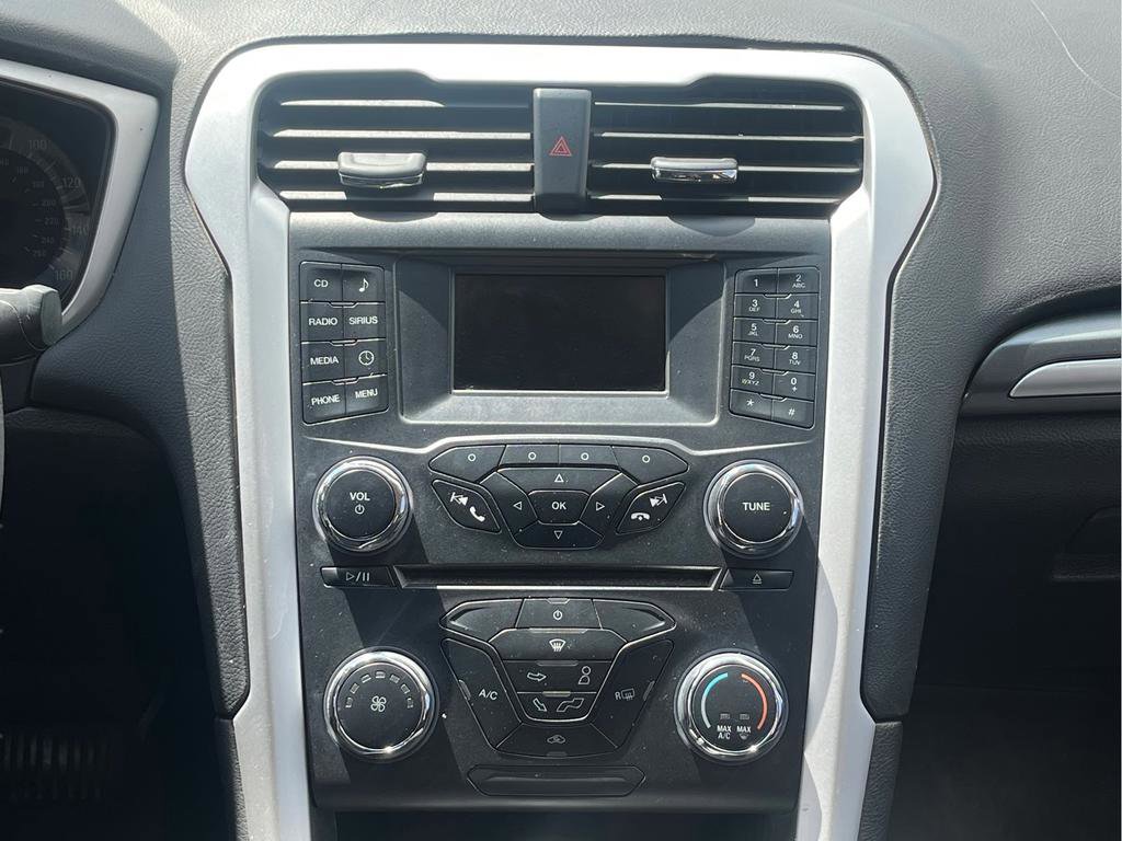 Used 2015 Ford Fusion SE image 21