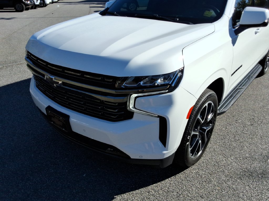 Certified 2022 Chevrolet Suburban RST w/ Luxury Package AWD/4WD image 9
