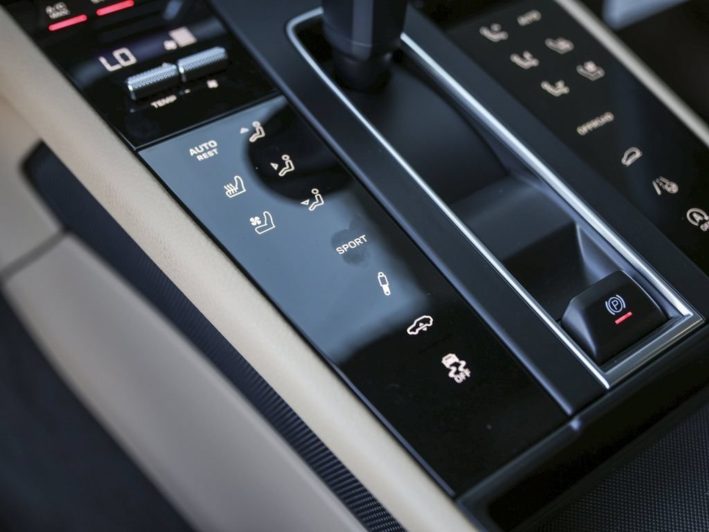 Certified 2026 Porsche Macan AWD/4WD image 26