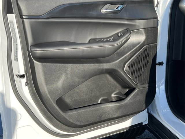 New 2025 Jeep Grand Cherokee Altitude image 13