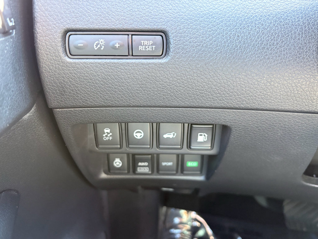 Used 2020 Nissan Rogue SL image 16