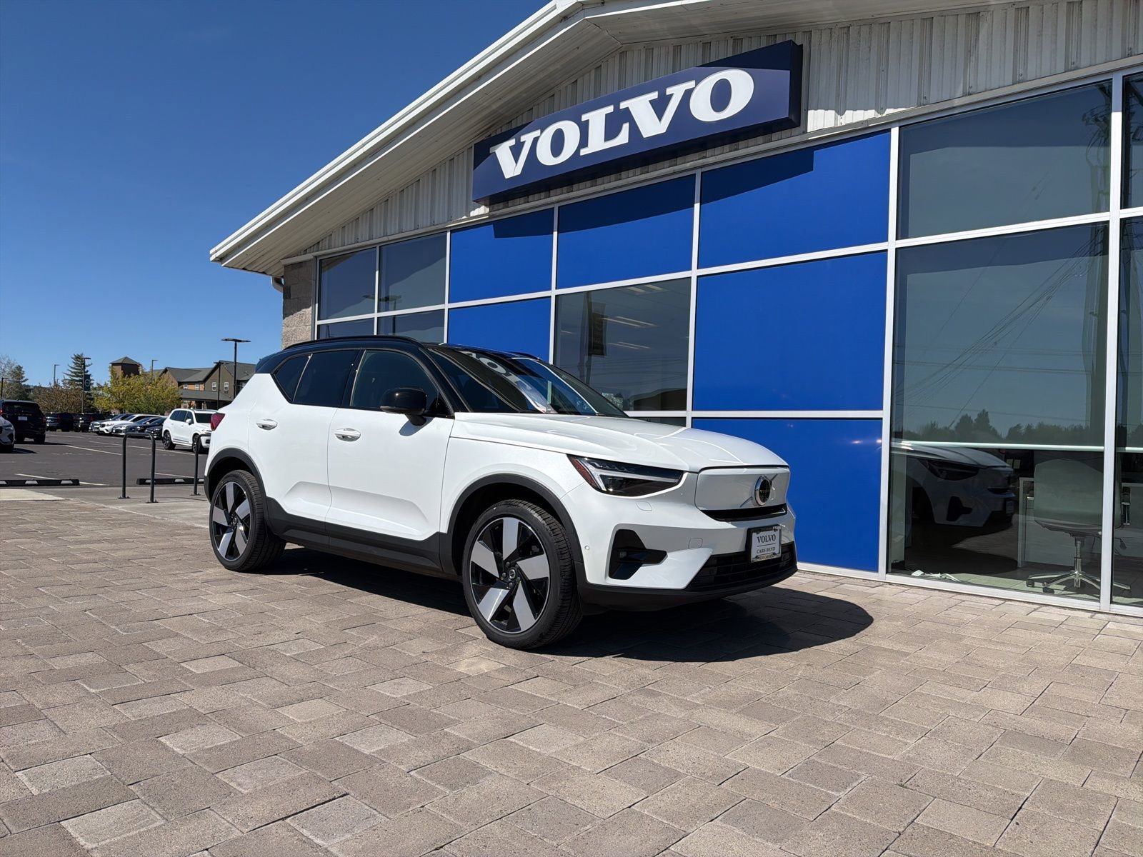 Used 2023 Volvo XC40 Recharge Ultimate w/ Protection Package Premier AWD/4WD image 1