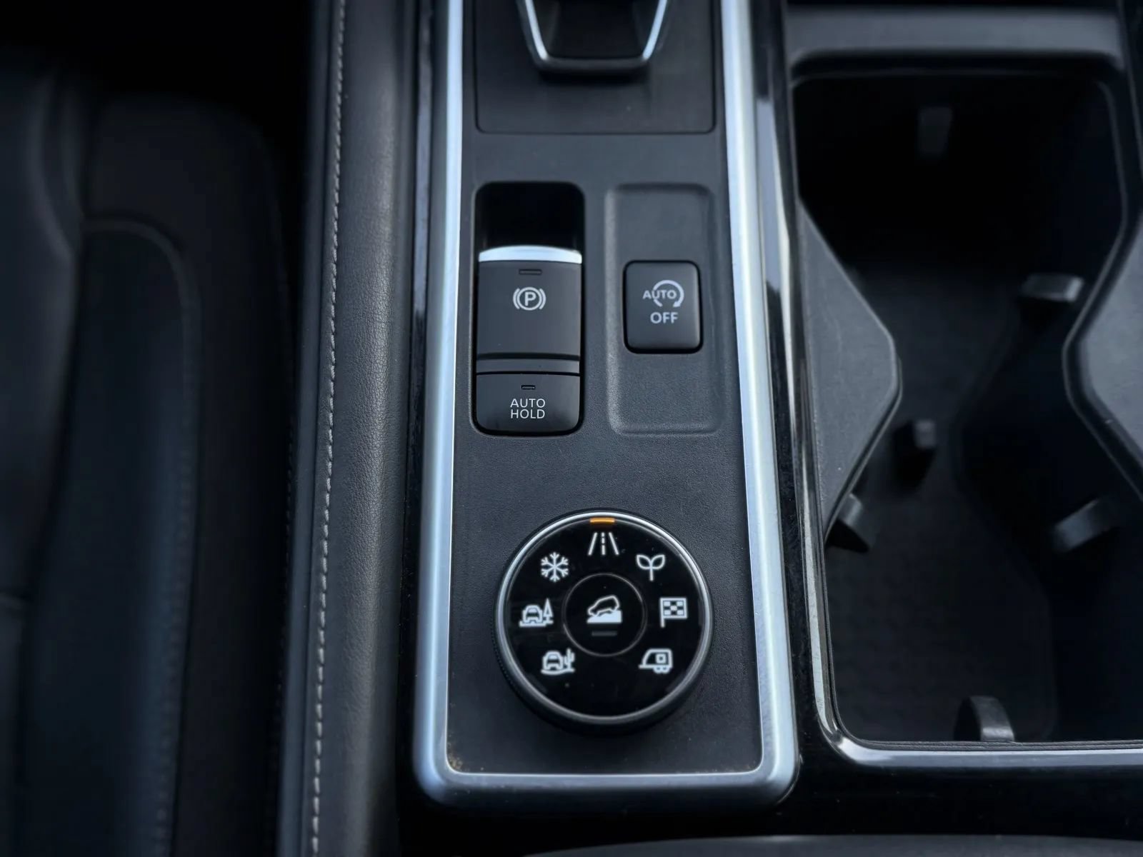 Used 2023 Nissan Pathfinder SL w/ Lighting Package (N92) AWD/4WD image 42