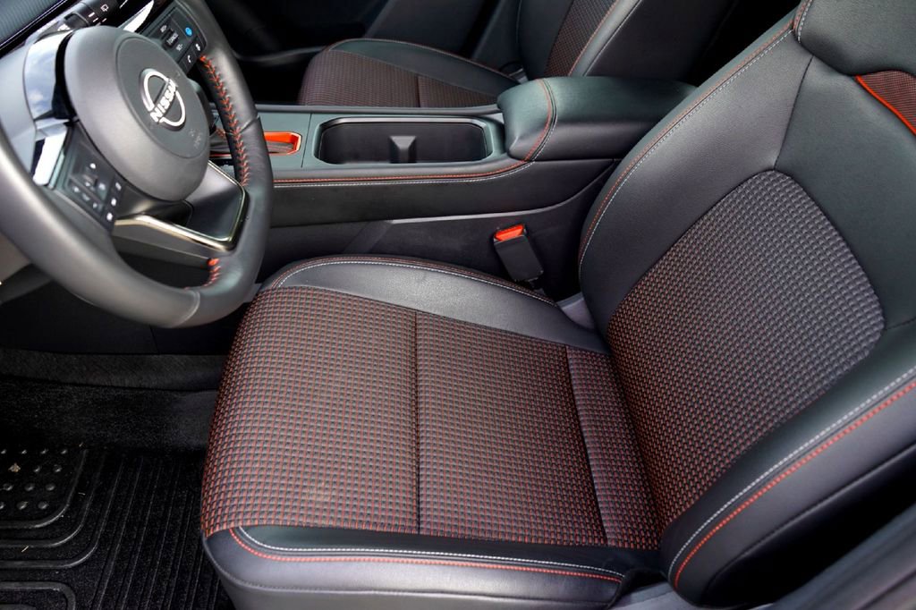 Used 2025 Nissan Kicks SR image 10