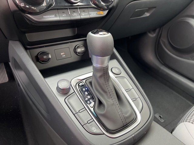 Used 2023 Hyundai Kona SE image 11