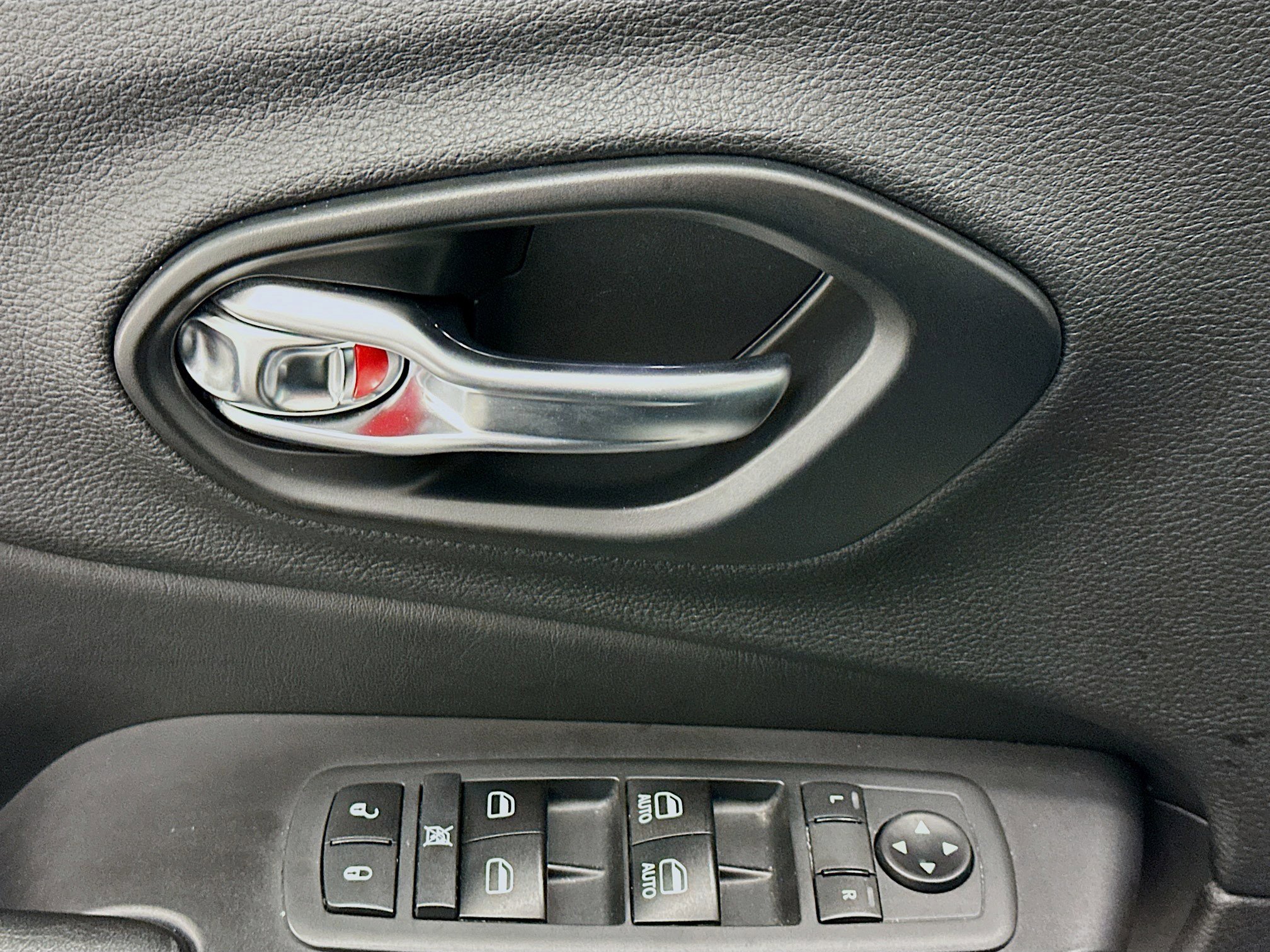 Used 2020 Jeep Cherokee Trailhawk w/ Cold Weather Group image 15