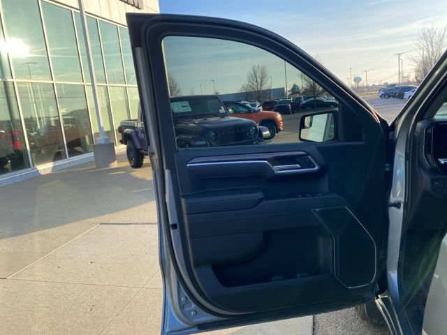 Used 2025 Chevrolet Silverado 1500 LT AWD/4WD image 9