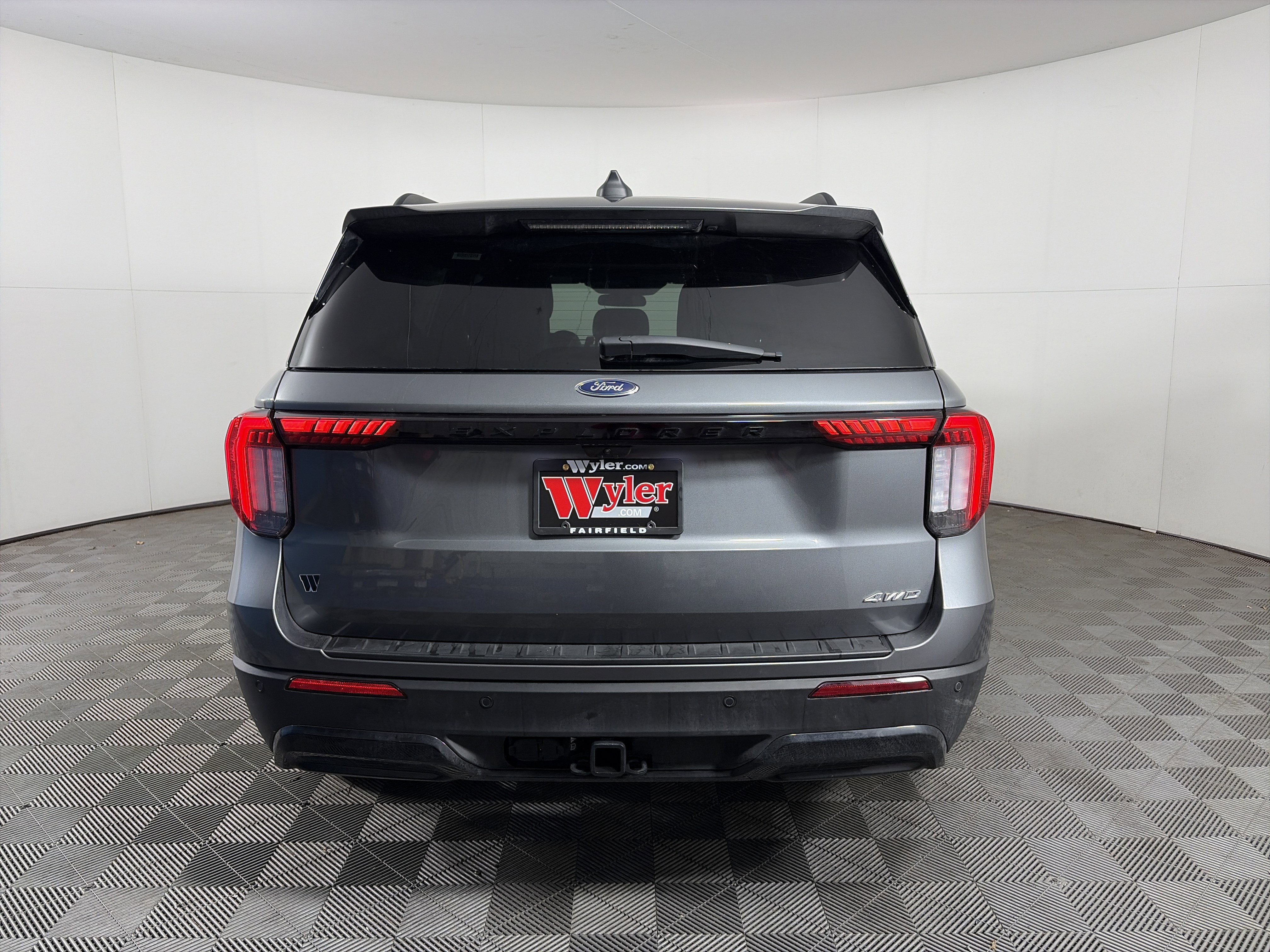 Used 2025 Ford Explorer ST-Line w/ ST-Line Street Pack image 16