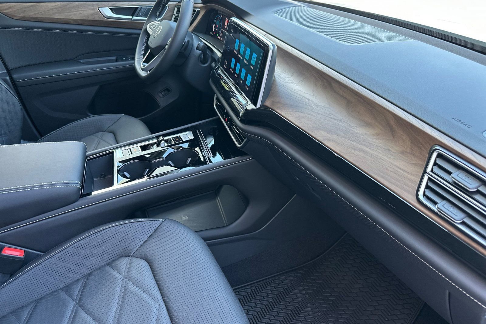 New 2026 Volkswagen Atlas SE image 16