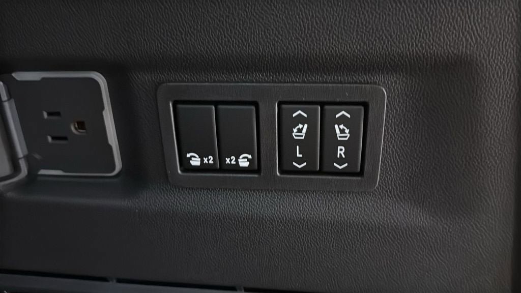 New 2026 GMC Yukon XL AT4 w/ AT4 Premium Package AWD/4WD image 19