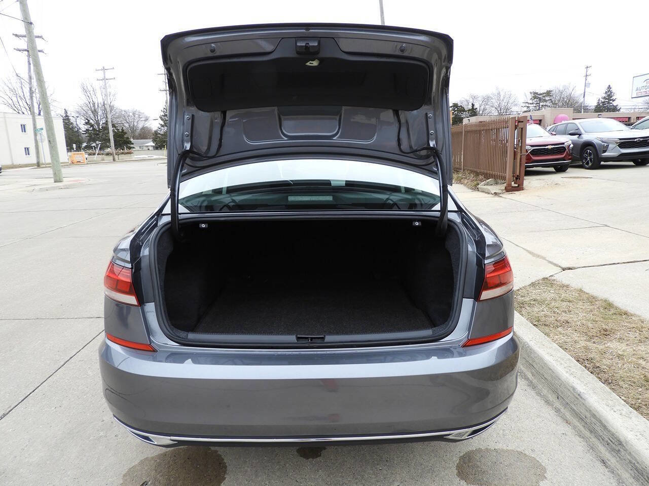 Used 2021 Volkswagen Passat 2.0T S w/ Luggage Net & Mats Package image 14