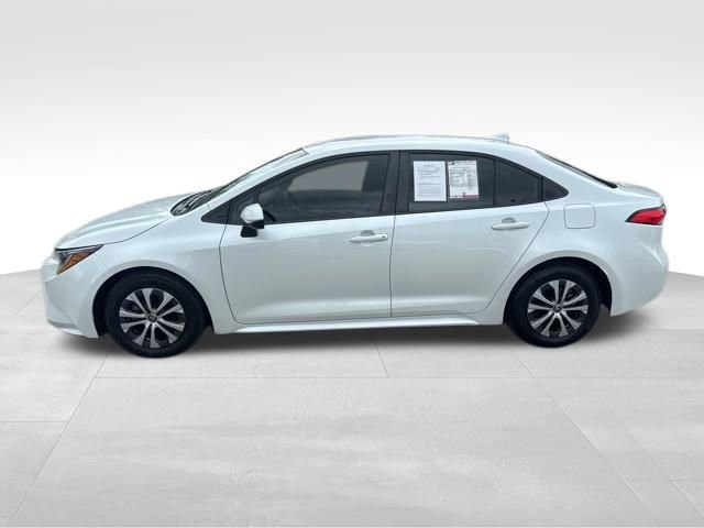 Used 2022 Toyota Corolla LE w/ Premium Interior Package FWD image 2