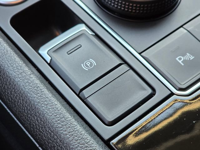 Used 2023 Volkswagen Atlas SE image 39