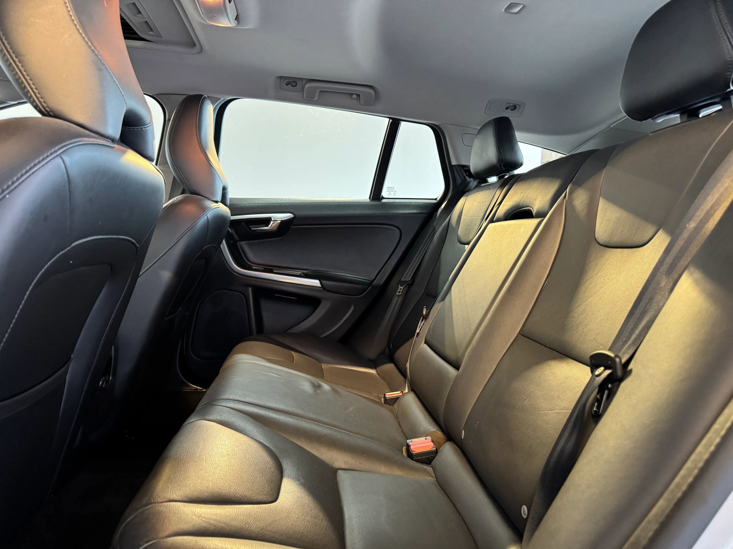 Used 2016 Volvo V60 T5 Premier w/ Convenience Package image 22