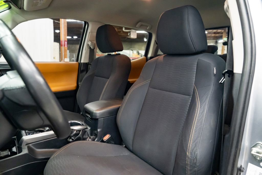 Used 2018 Toyota Tacoma SR5 RWD image 21