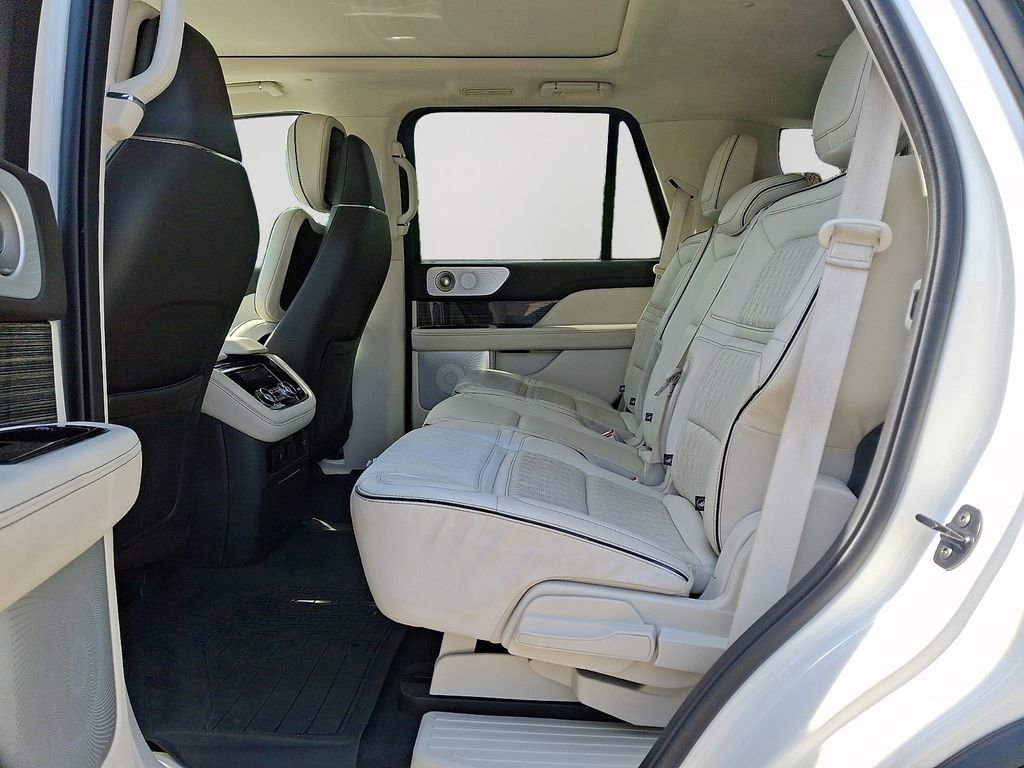 Used 2021 Lincoln Navigator Black Label w/ Cargo Convenience Package AWD/4WD image 8