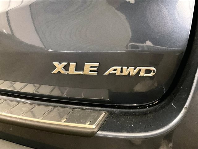 Used 2018 Toyota Highlander XLE AWD/4WD image 14