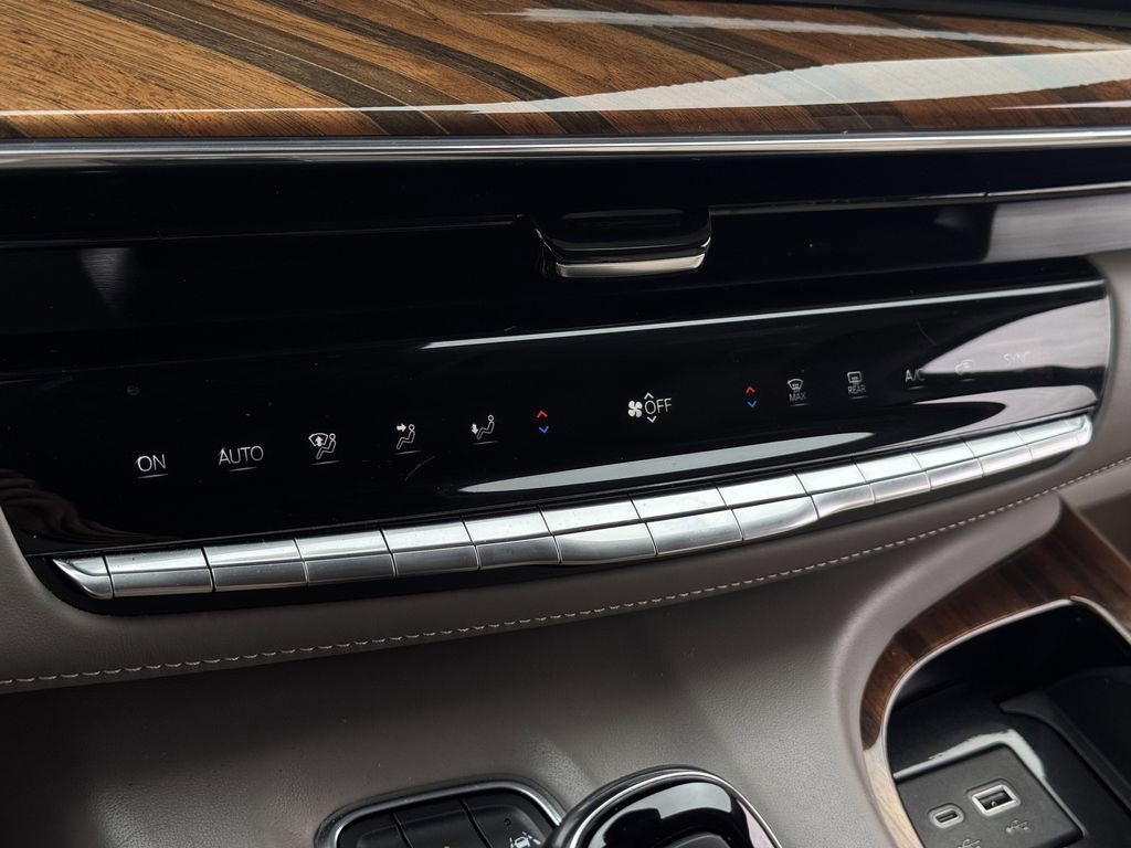 Used 2024 Cadillac Escalade Premium Luxury Platinum image 20